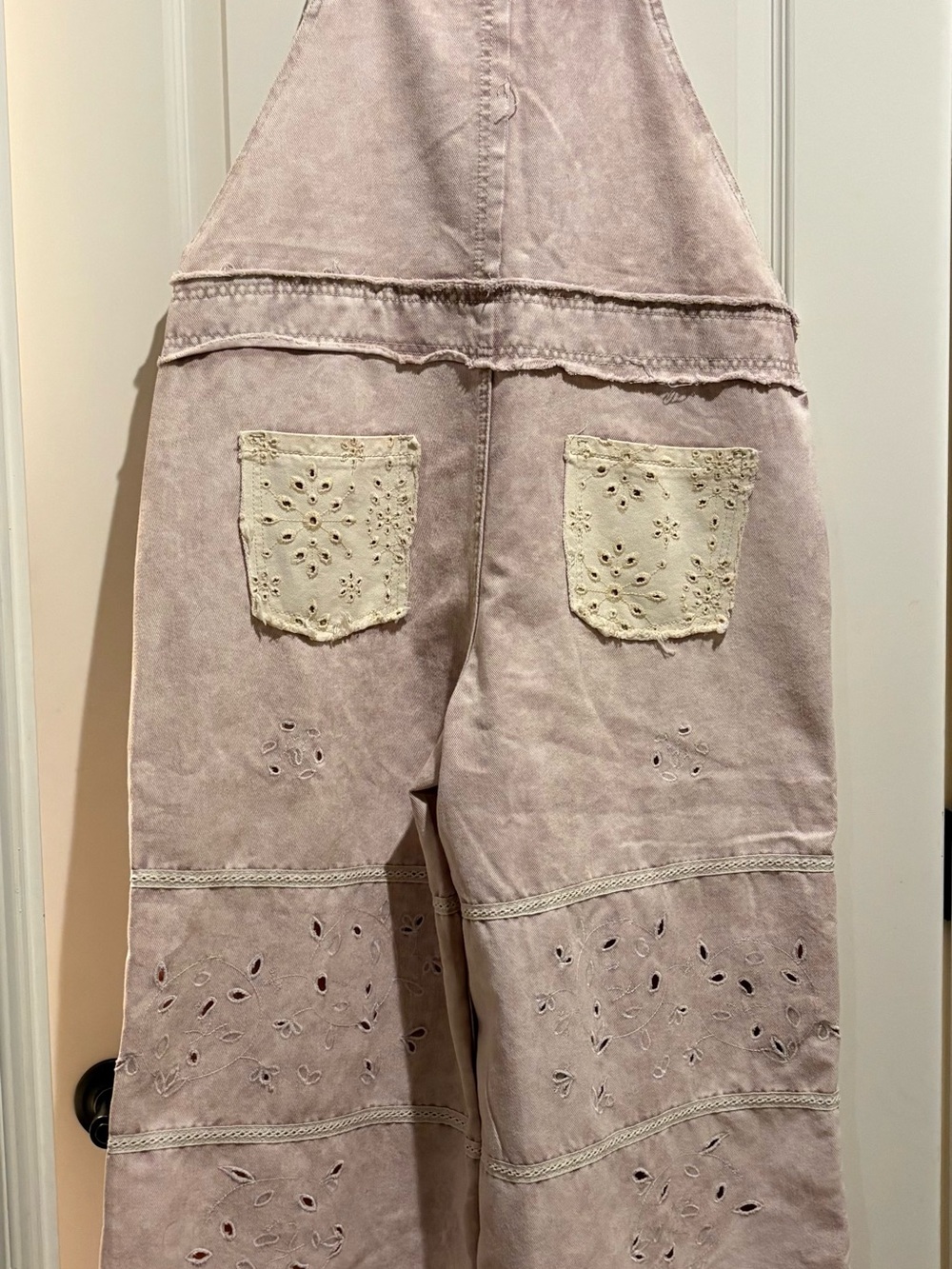 NWOT POL “Susan” Washed Blush Wide-Leg Overalls Jumpsuit with Eyelet Details - Picture 8 of 9